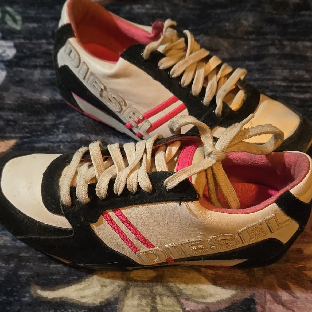 Diesel Women's Black and Pink Casual Sneakers